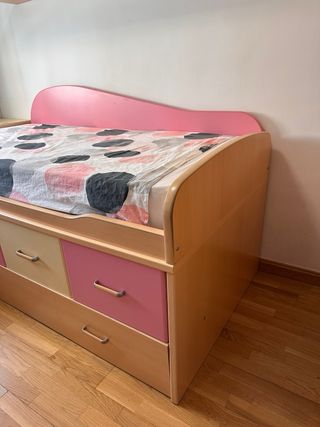 Muebles habitación infantil rosa y amarillo palo