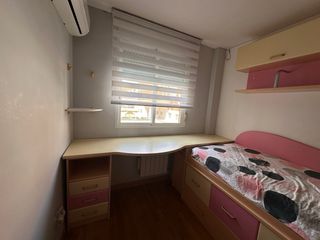 Muebles habitación infantil rosa y amarillo palo