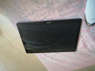 Tablet Huawei negra rota