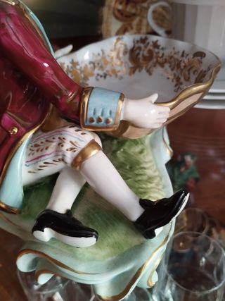 Bonitas figuras porcelana de Limoges.180€ cada una