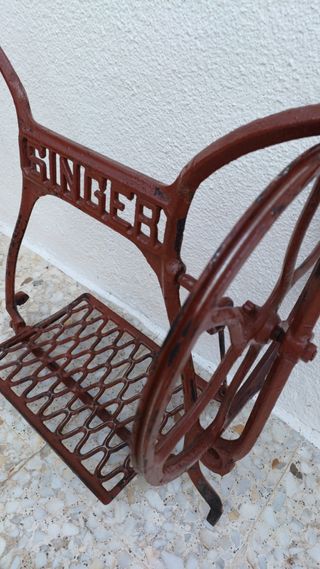 Antigua base Singer metalica