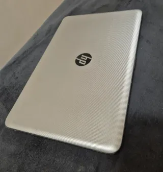 Portátil HP A6-7310,8gb,SSD 250gb,R4 1Gb,W11