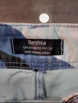 Shorts Bershka camuflaje talla XS
