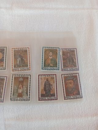 Francobolli Vaticano: 12 pezzi