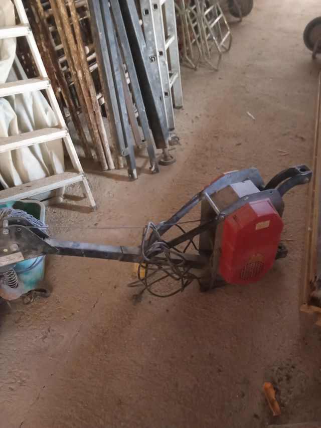 Montacargas obra con poco uso de 300 kilos