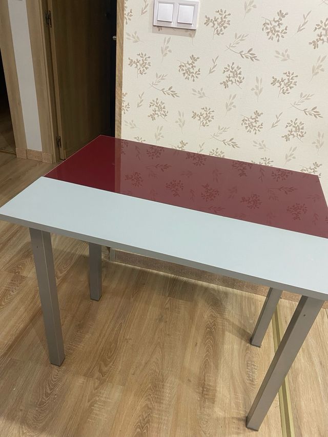 Mesa plegable con 2 sillas - Gris y Rojo
