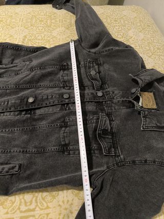Chaqueta vaquera negra Pull&Bear