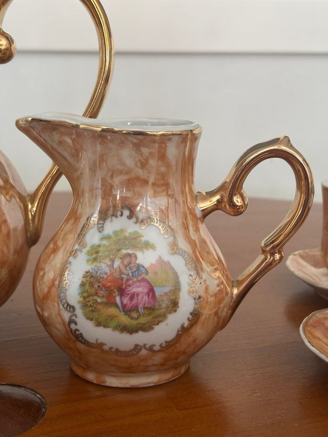 Juego café vintage - Porcelana con detalle dorado