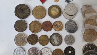 Medallas, monedas y cosas antiguas