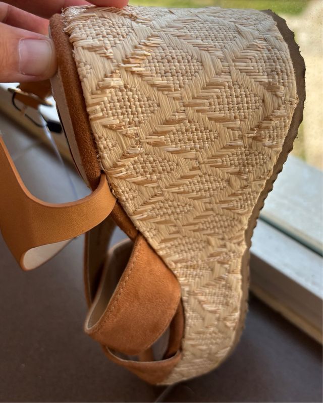 Sandalias cuña Mustang marrón nuevas