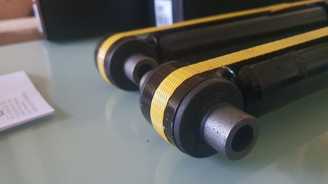 Amortiguadores traseros nuevos a estrenar.