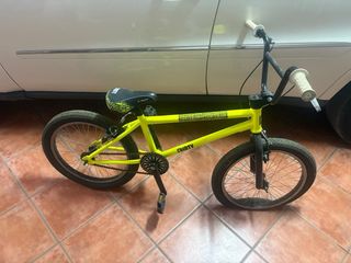 Bicicleta BMX JL WENTI - Ruedas desinfladas 