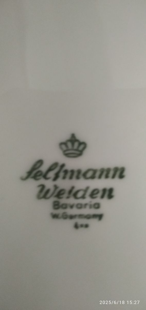 Louça Babaria em porcelana vermelha