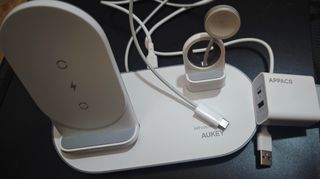 Base carga, con cargador Apple Watch original.