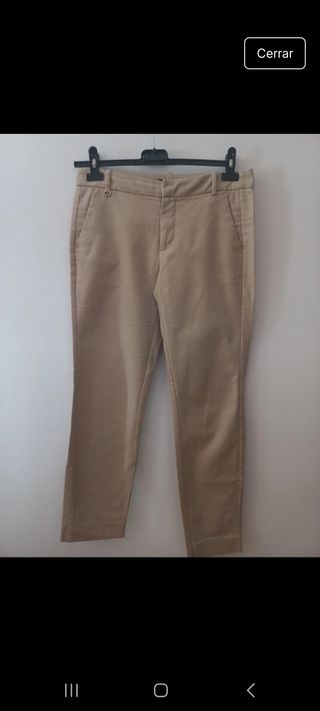 Pantalón beige Zara