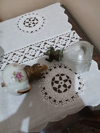 Lumi antichi in vetro e porcellana