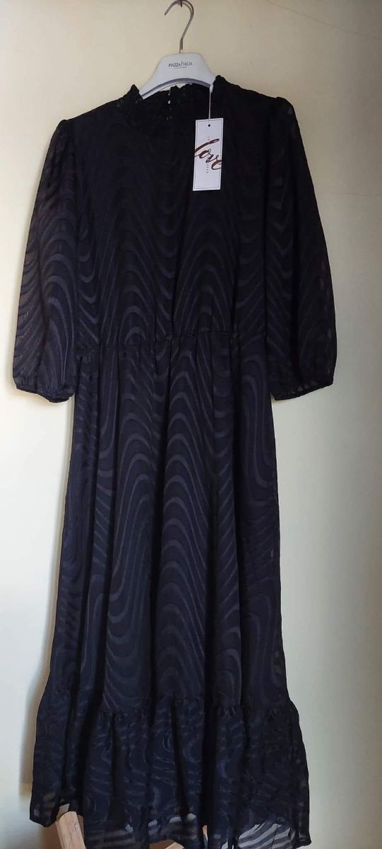 Vestito nero a maniche corte