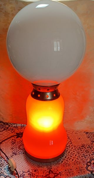 Lampada vintage arancione e bianca