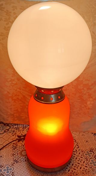 Lampada vintage arancione e bianca
