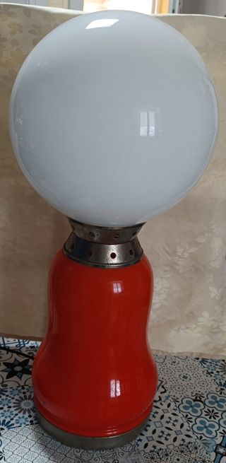 Lampada vintage arancione e bianca