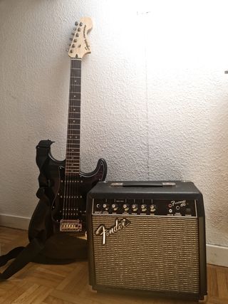 Pack guitarra Squier Stratocaster + ampli Fender
