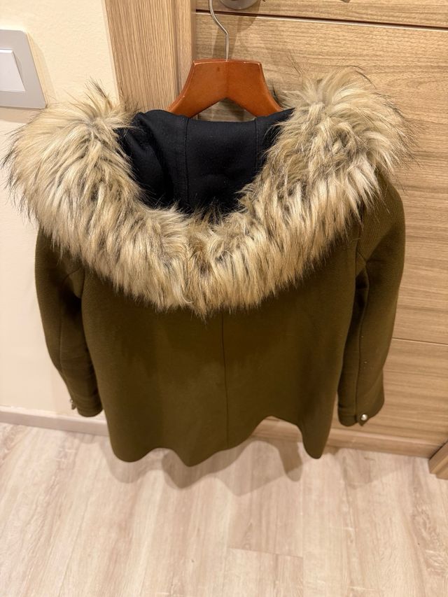 Abrigo paño verde militar con capucha