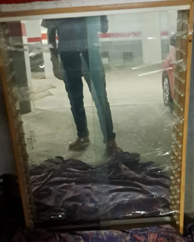 Vitrina expositora madera cristal