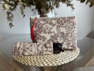 bolso neceser con funda de gafas