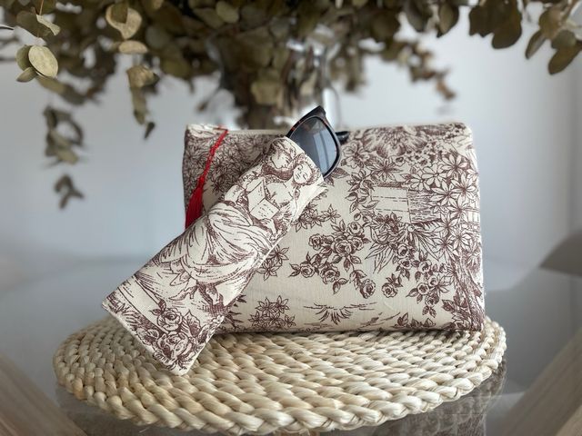 bolso neceser con funda de gafas