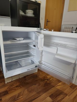 Nevera pequeña con congelador marca IKEA