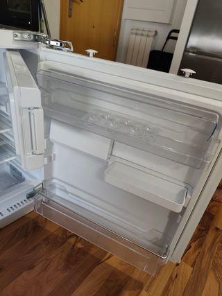 Nevera pequeña con congelador marca IKEA