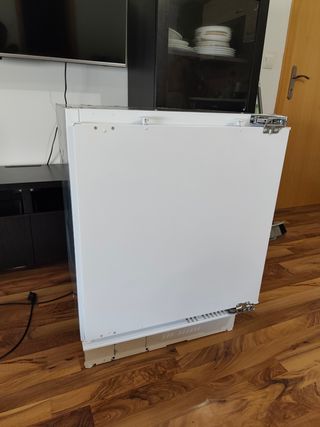 Nevera pequeña con congelador marca IKEA
