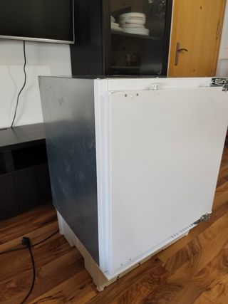 Nevera pequeña con congelador marca IKEA