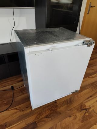 Nevera pequeña con congelador marca IKEA
