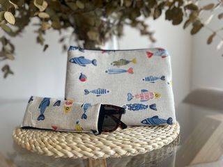 Bolso neceser con funda de gafas