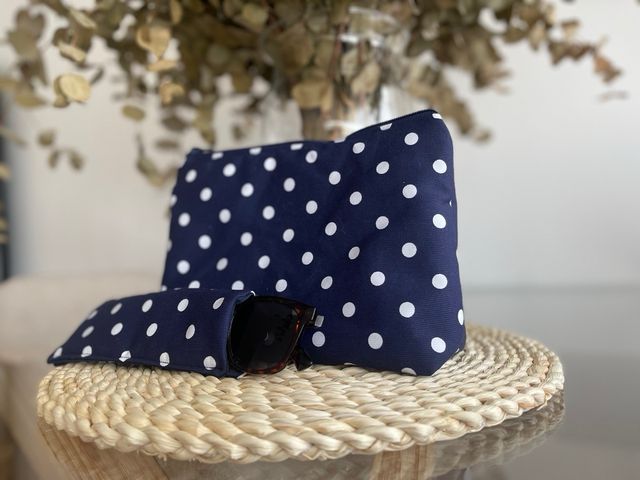 Bolso neceser con funda de gafas