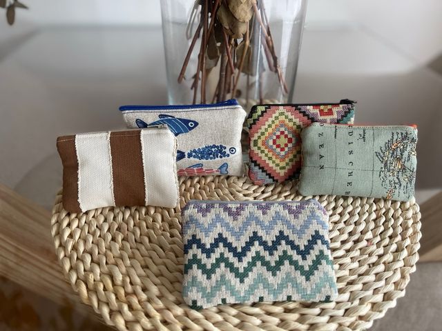 Monederos de diferentes tejidos