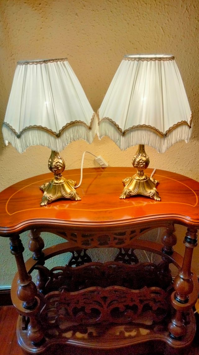 Preziose antiche lampade da tavolo in bronzo