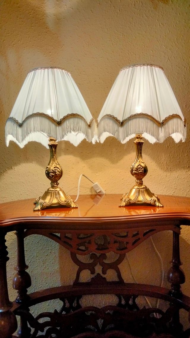 Preziose antiche lampade da tavolo in bronzo