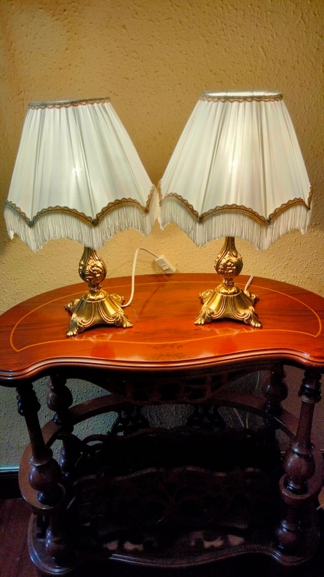 Preziose antiche lampade da tavolo in bronzo