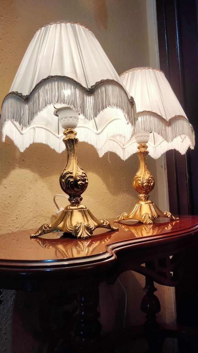 Preziose antiche lampade da tavolo in bronzo