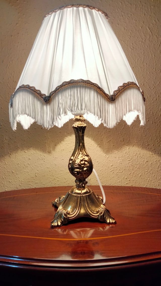 Preziose antiche lampade da tavolo in bronzo