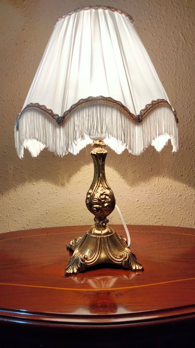 Preziose antiche lampade da tavolo in bronzo