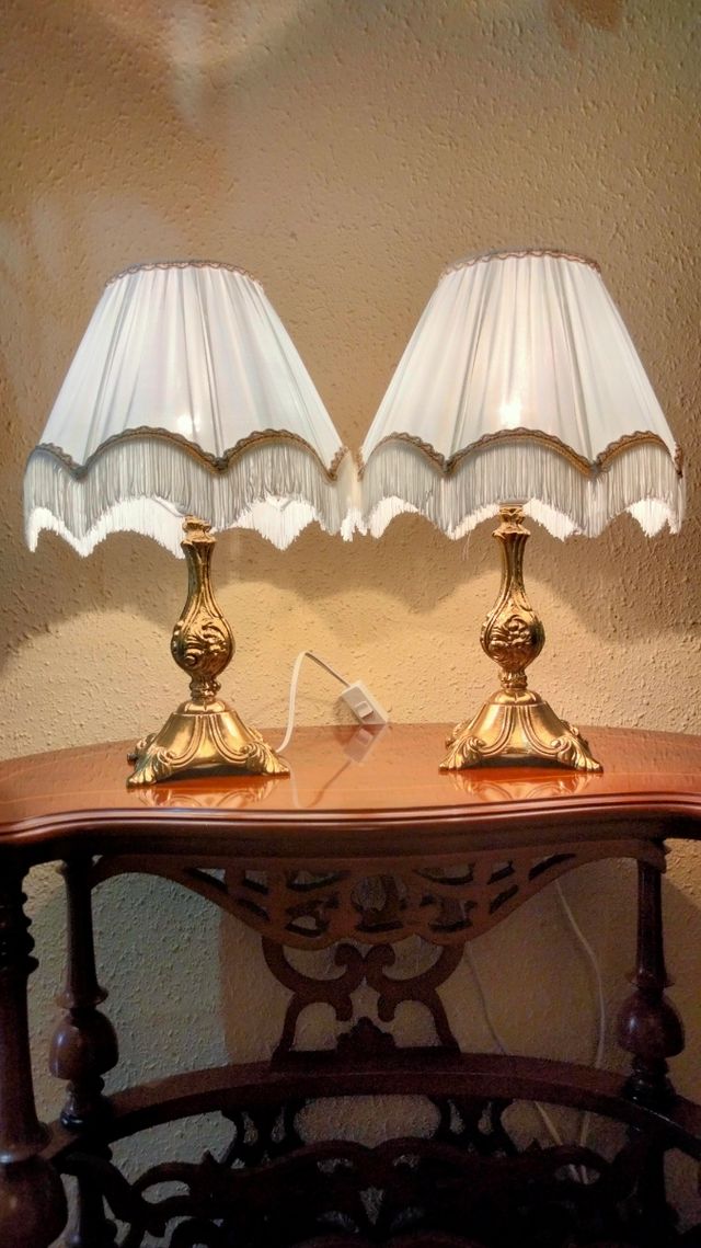 Preziose antiche lampade da tavolo in bronzo