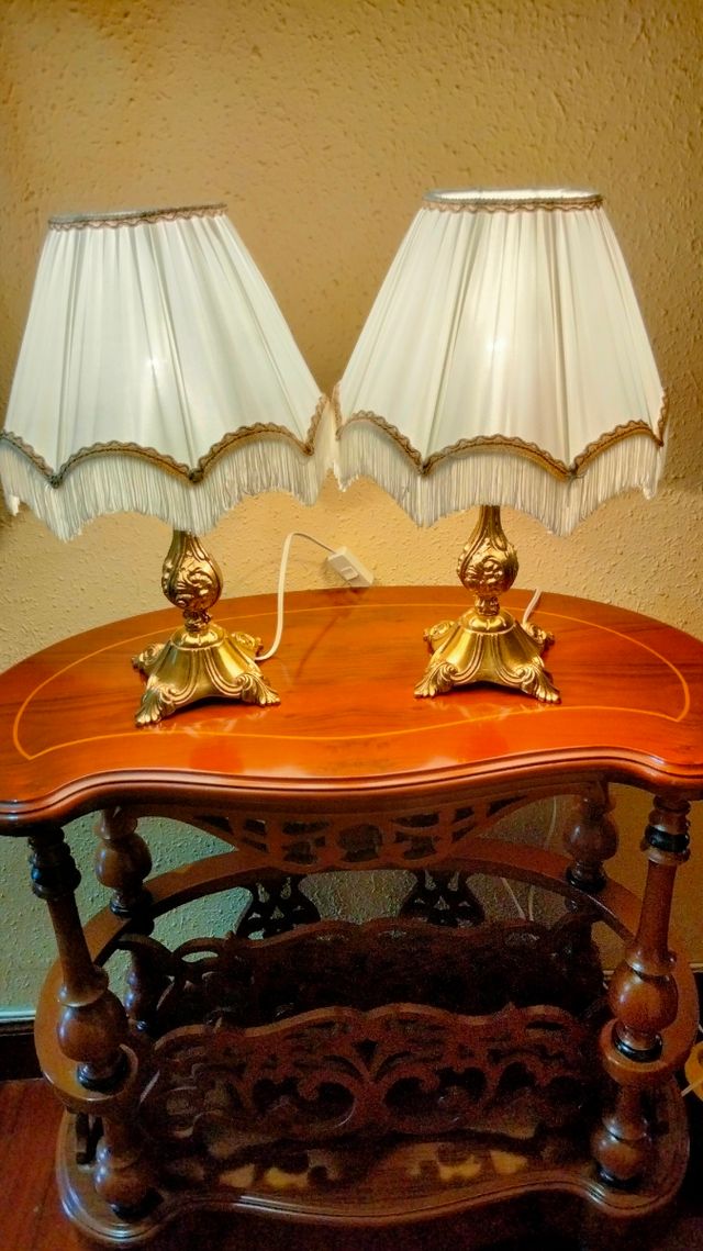 Preziose antiche lampade da tavolo in bronzo