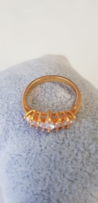 Anillo bañado en Oro con Circonas blancas