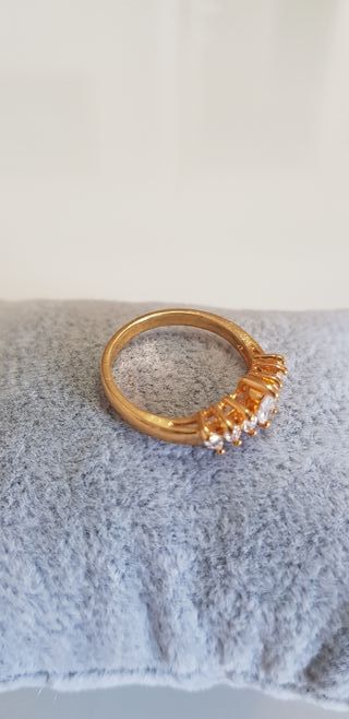 Anillo bañado en Oro con Circonas blancas