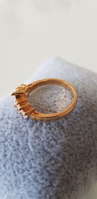 Anillo bañado en Oro con Circonas blancas