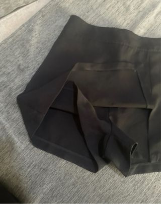 2 Faldas negras con detalles