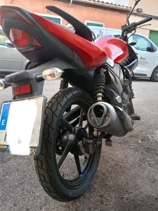 Yamaha YS125 - Moto roja